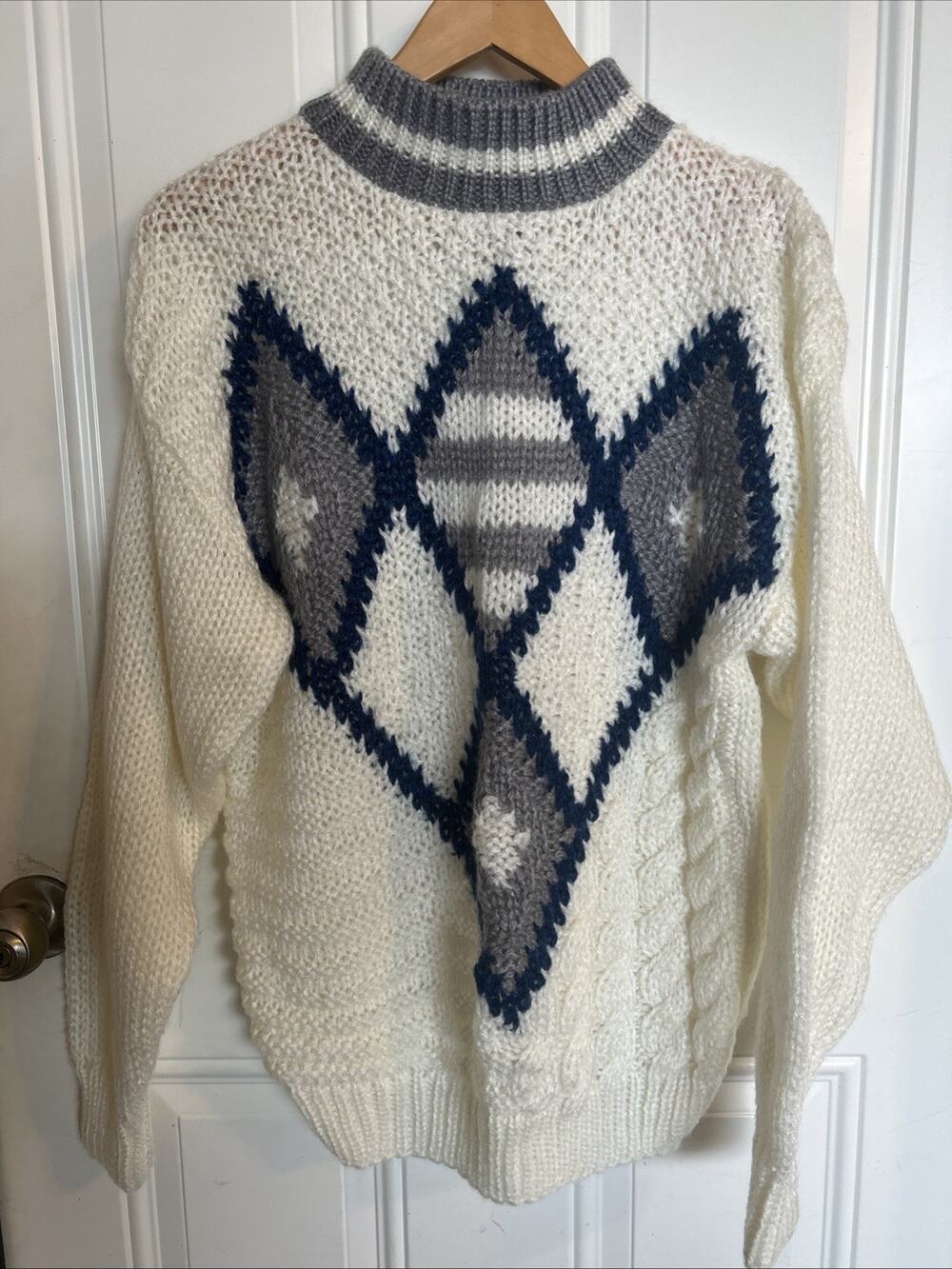 Chunky Hand Knitted Sweater Men's Size S White Gray Blue Gift JT Beckett